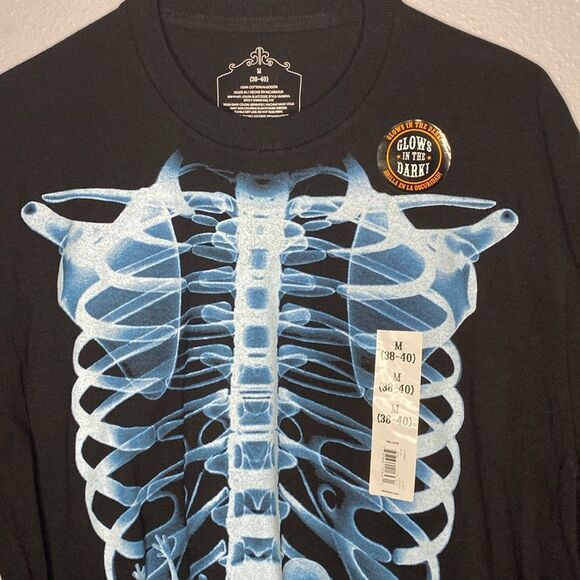 NWT New Halloween Tee T-shirt Rib Cage Glow in the Dark Costume Size Medium - Picture 2 of 8